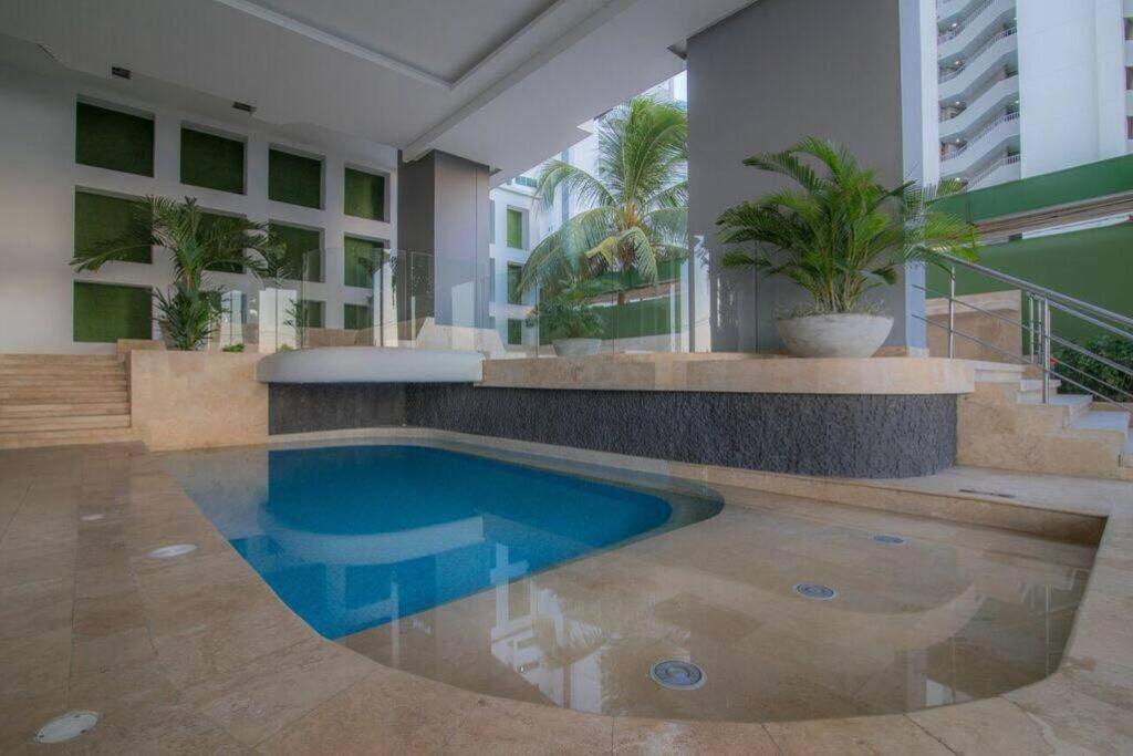 Guest Friendly 3 Bedroom Beachfront Apartamento