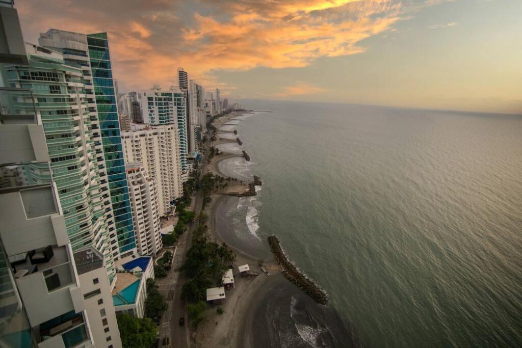 Guest Friendly 3 Bedroom Beachfront Apartamento *