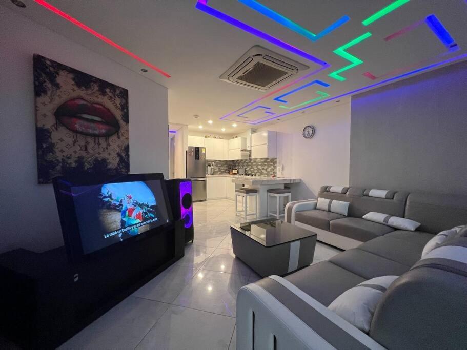Guest Friendly 3 Bedroom Beachfront Apartamento